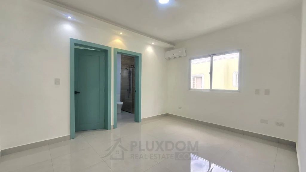 Habitación principal de un apartamento en venta en Puerto Plata, República Dominicana.