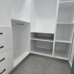 Closet principal de un apartamento en venta en Puerto Plata, República Dominicana.