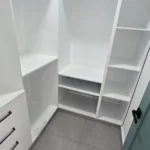 Closet principal de un apartamento en venta en Puerto Plata, República Dominicana.