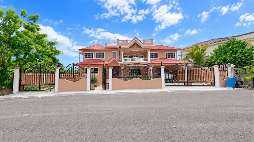Casa amplia en venta en Puerto Plata