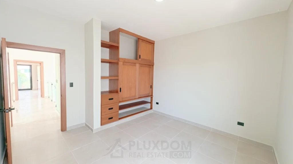 Habitación secundaria de una casa en venta en Puerto Plata, República Dominicana.