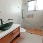 Baño secundario de una casa en venta en Puerto Plata, República Dominicana.