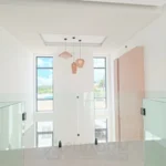 Escalera interior de una casa en venta en Puerto Plata, República Dominicana.