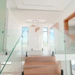 Escalera interior de una casa en venta en Puerto Plata, República Dominicana.