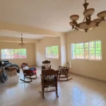 Sala de estar de una casa en venta en Puerto Plata, República Dominicana.