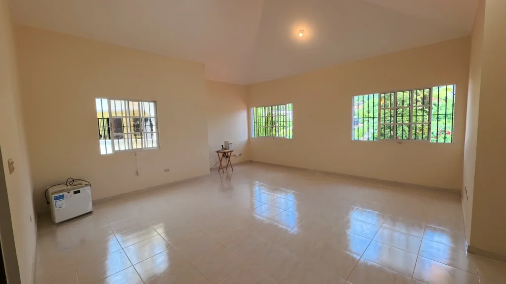 Habitación principal de una casa en venta en Puerto Plata, República Dominicana.