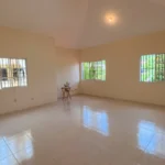 Habitación principal de una casa en venta en Puerto Plata, República Dominicana.