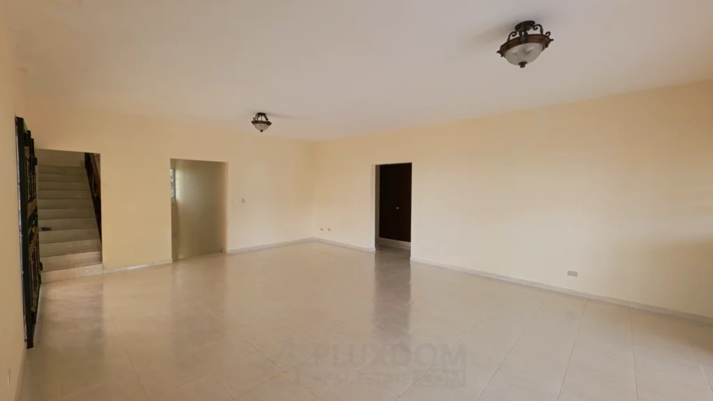 Sala de estar de una casa en venta en Puerto Plata, República Dominicana.