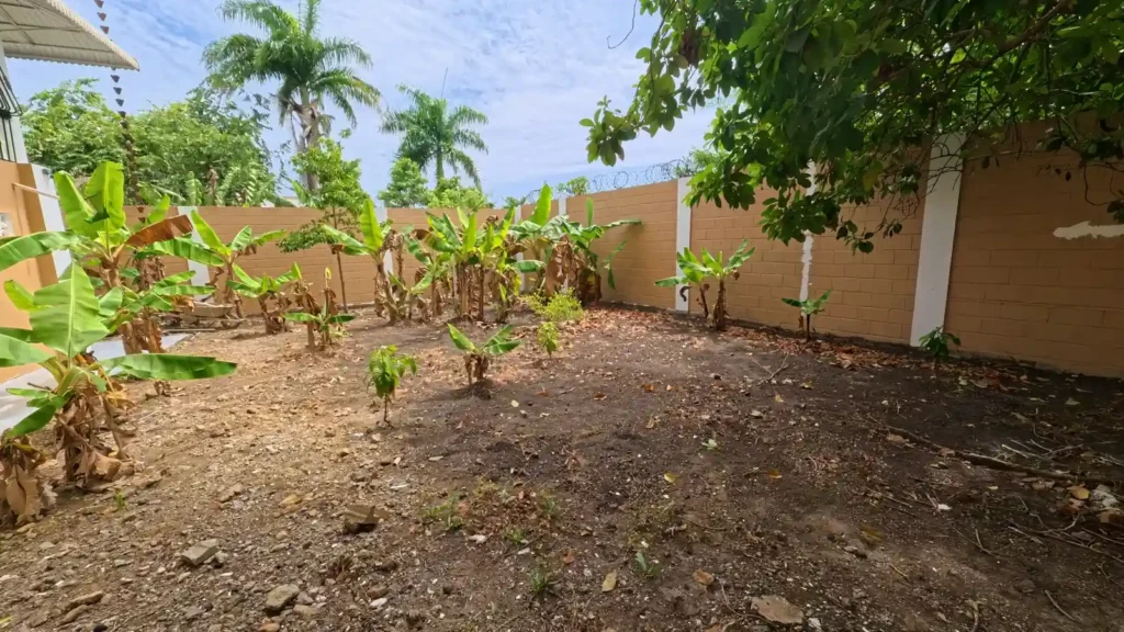 Jardín de una casa en venta en Puerto Plata, República Dominicana.