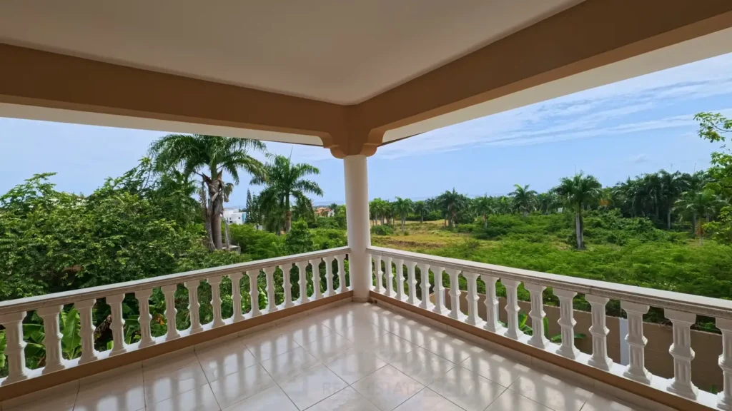 Balcón de una casa en venta en Puerto Plata, República Dominicana.