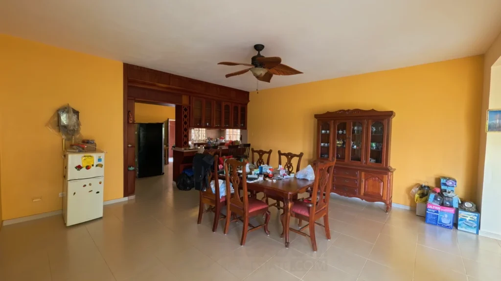 Sala de estar de una casa en venta en Puerto Plata, República Dominicana.