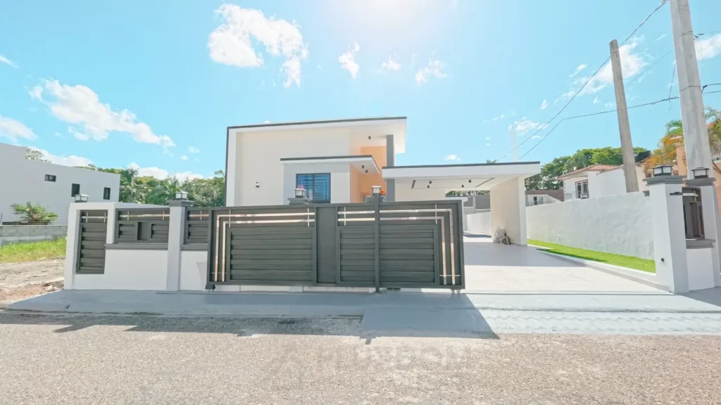 Casa moderna con piscina en venta en Puerto Plata