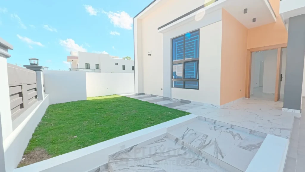 Jardín de una casa en venta en Puerto Plata, República Dominicana.