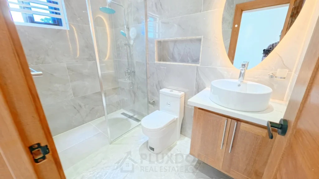 Baño principal de una casa en venta en Puerto Plata, República Dominicana.