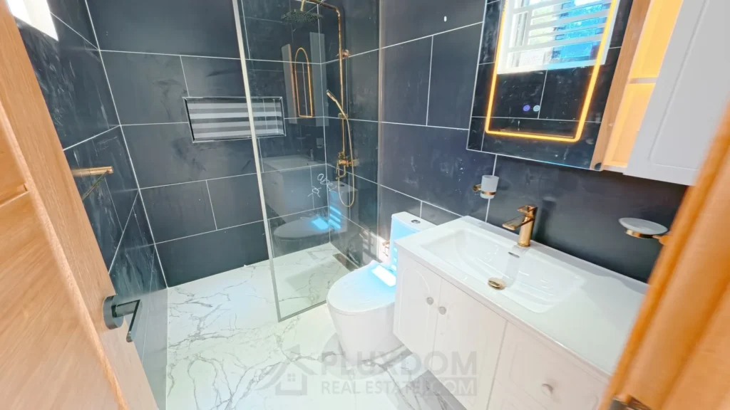 Baño secundario de una casa en venta en Puerto Plata, República Dominicana.