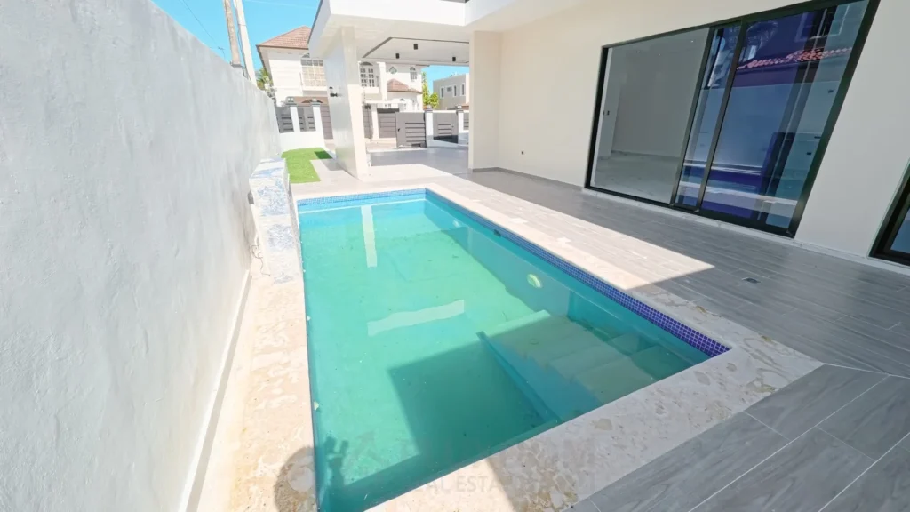 Piscina de una casa en venta en Puerto Plata, República Dominicana.