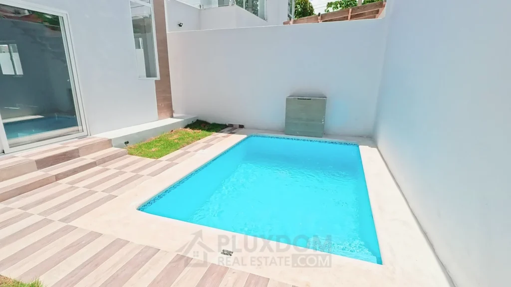 Villa con piscina en residencial cerrado en venta en Puerto Plata