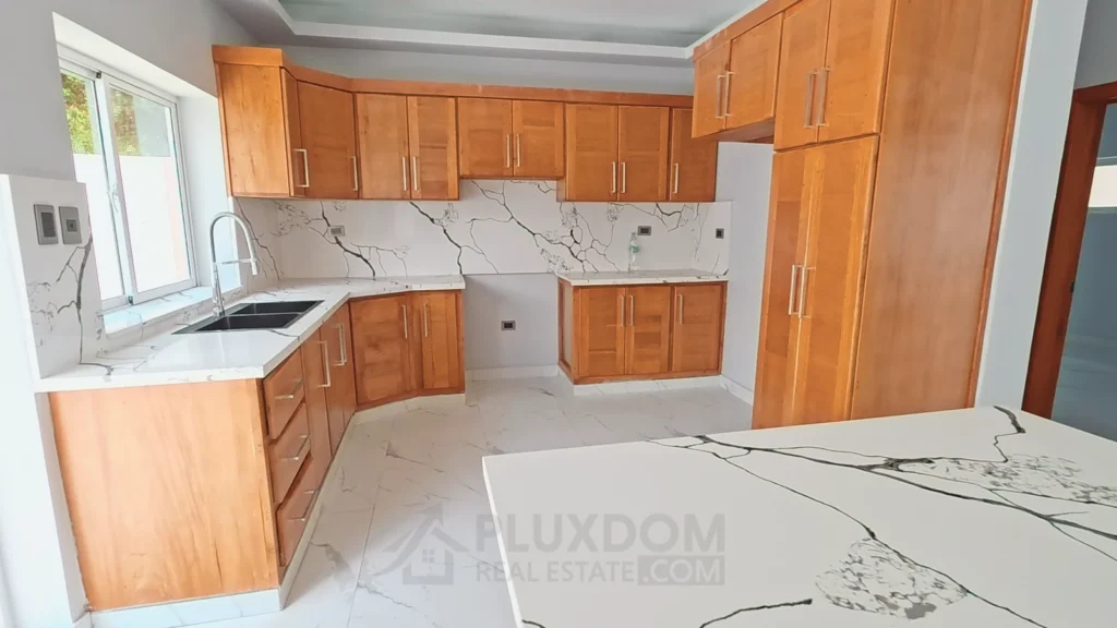 Cocina de una villa en venta en Puerto Plata, República Dominicana.