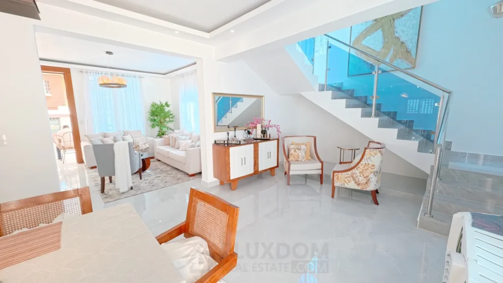 Sala de estar de una villa en venta en Puerto Plata, República Dominicana.