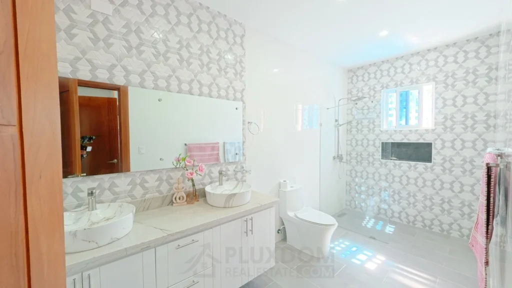 Habitación principal de una villa en venta en Puerto Plata, República Dominicana.