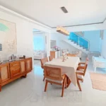 Comedor de una villa en venta en Puerto Plata, República Dominicana.