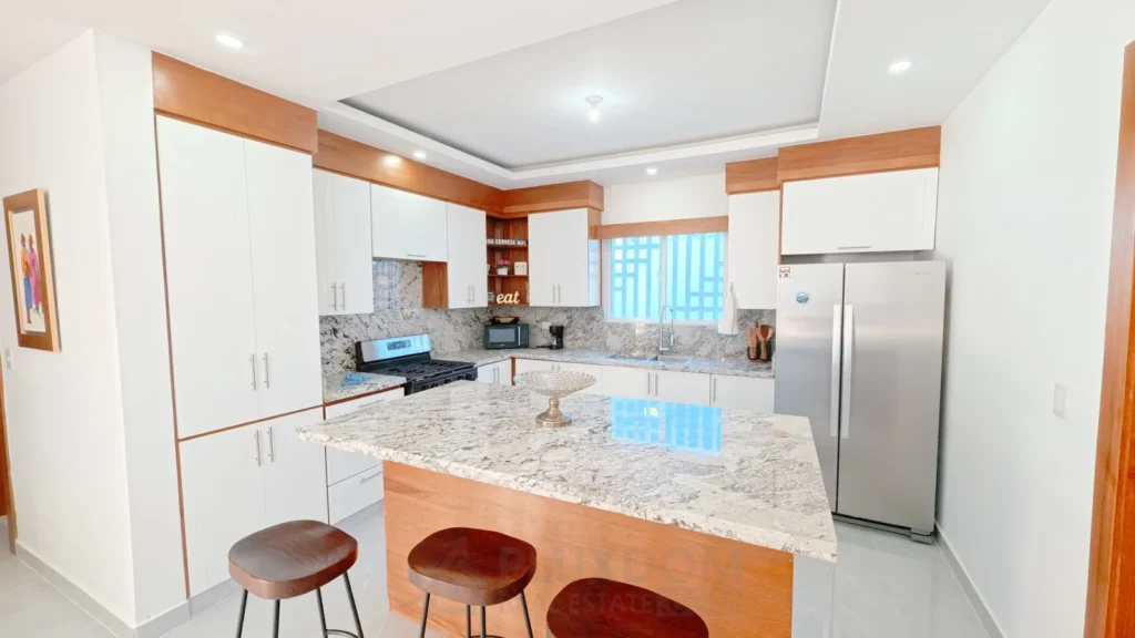 Desayunador de una villa en venta en Puerto Plata, República Dominicana.