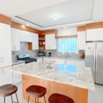 Desayunador de una villa en venta en Puerto Plata, República Dominicana.