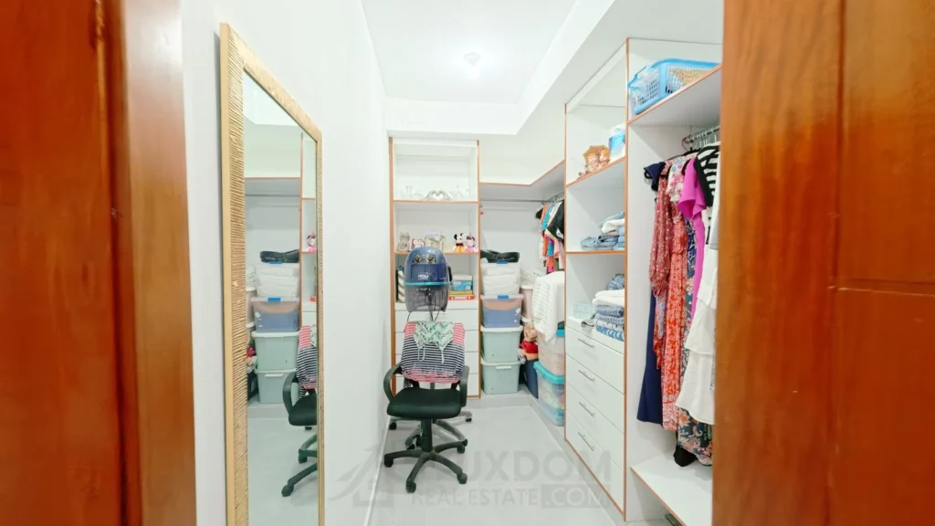 Closet principal de una villa en venta en Puerto Plata, República Dominicana.