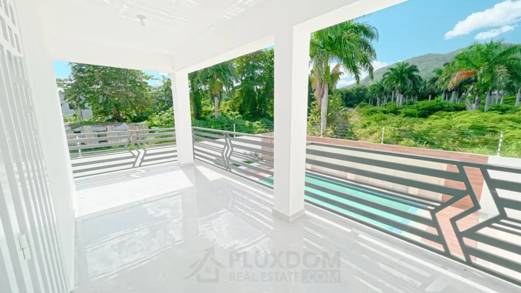Balcón de una villa en venta en Puerto Plata, República Dominicana.