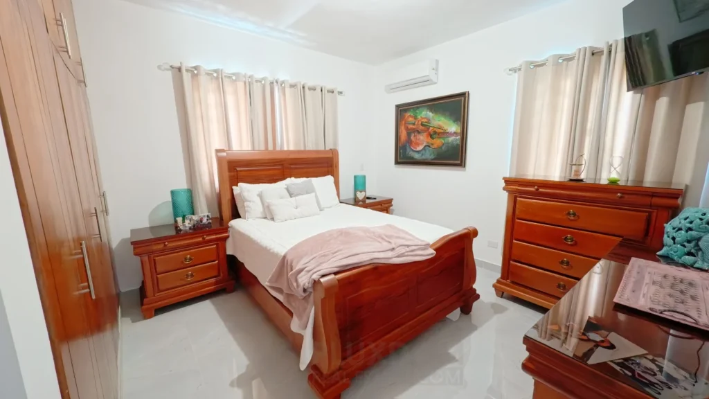 Habitación secundaria de una villa en venta en Puerto Plata, República Dominicana.