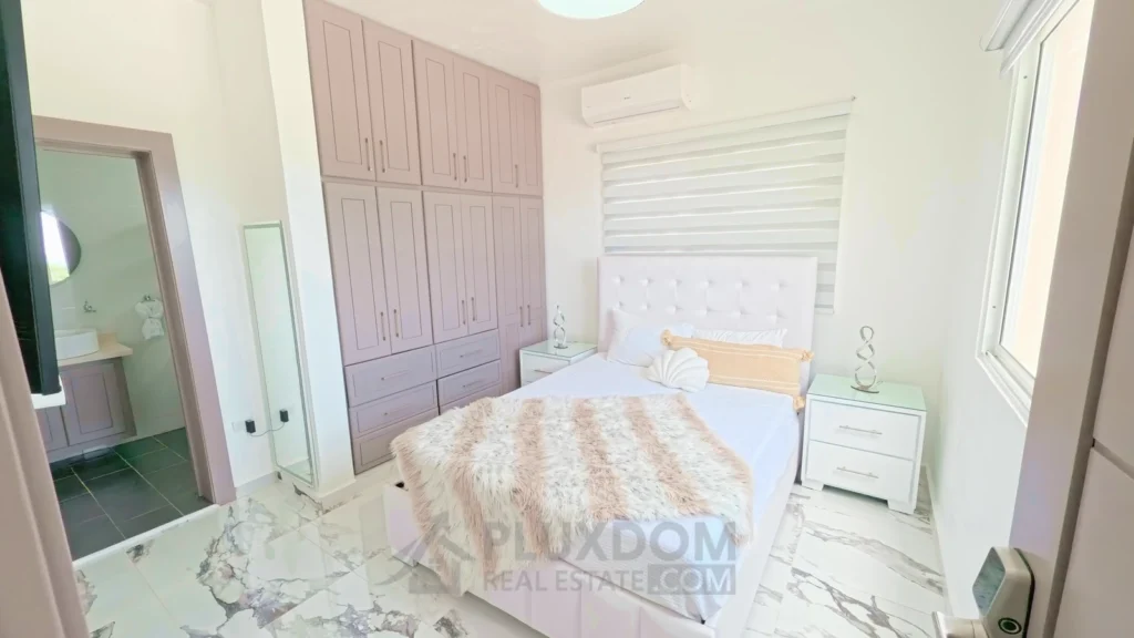 Habitación secundaria de una villa en venta en Puerto Plata, República Dominicana.