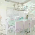 Comedor de una villa en venta en Puerto Plata, República Dominicana.