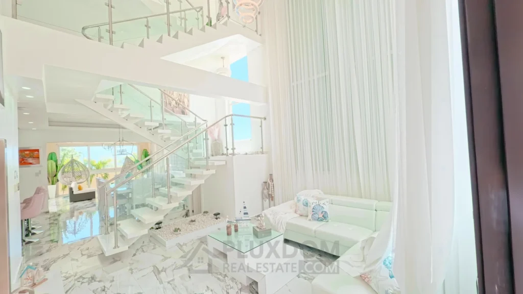 Sala de estar de una villa en venta en Puerto Plata, República Dominicana.