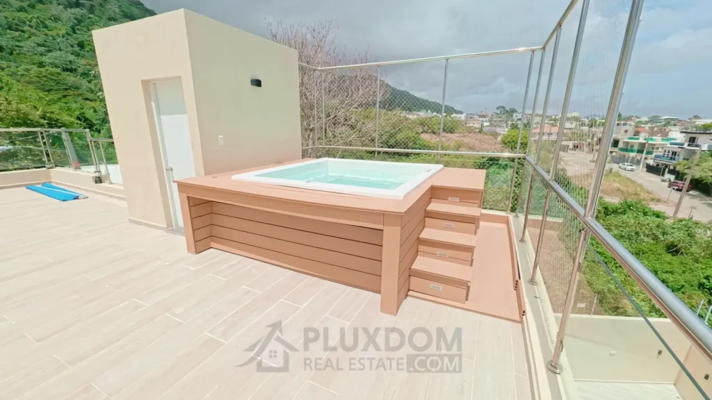 Jacuzzi de una villa en venta en Puerto Plata, República Dominicana.