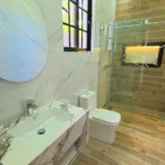 Baño secundario de una villa en venta en Puerto Plata, República Dominicana.