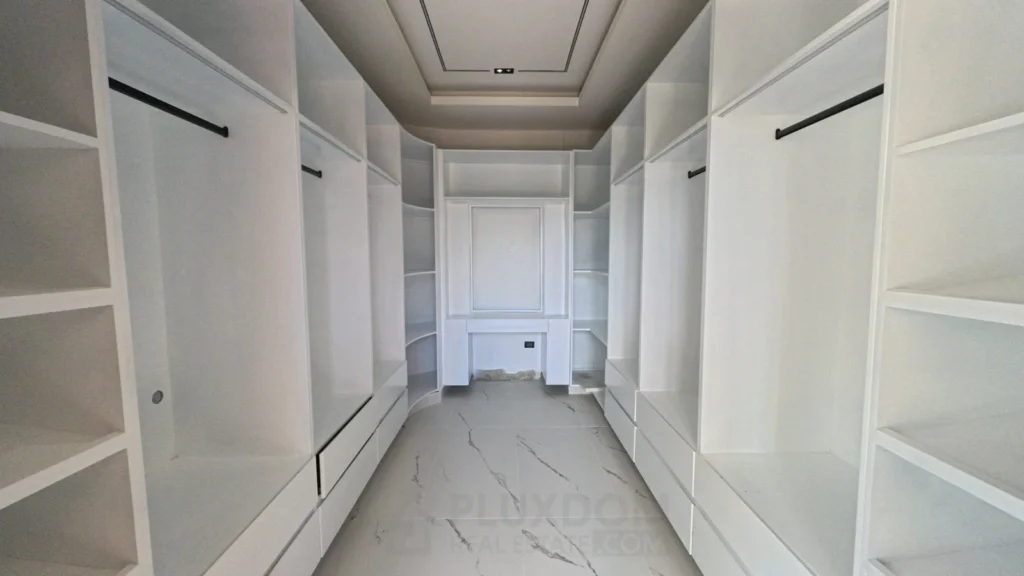 Closet principal de una villa en venta en Puerto Plata, República Dominicana.