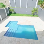 Vista a la piscina de una villa en venta en Puerto Plata, República Dominicana.