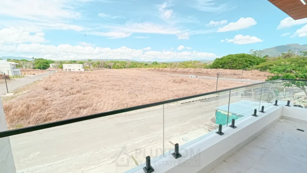 Balcón de una villa en venta en Puerto Plata, República Dominicana.
