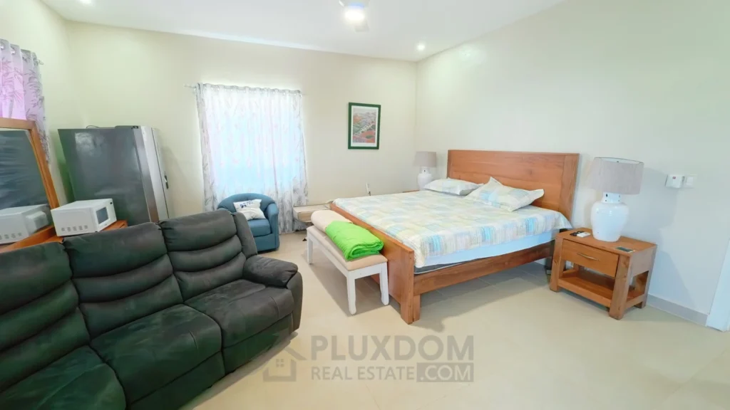 Habitación principal de una villa en venta en Puerto Plata, República Dominicana.