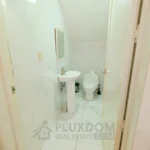 Baño de visitas de una villa en venta en Puerto Plata, República Dominicana.