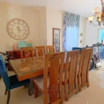 Comedor de una villa en venta en Puerto Plata, República Dominicana.