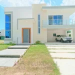 Fachada principal de una villa en venta en Puerto Plata, República Dominicana.