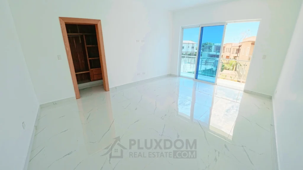Baño principal de una villa en venta en Puerto Plata, República Dominicana.