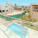 Vista a la piscina de una villa en venta en Puerto Plata, República Dominicana.