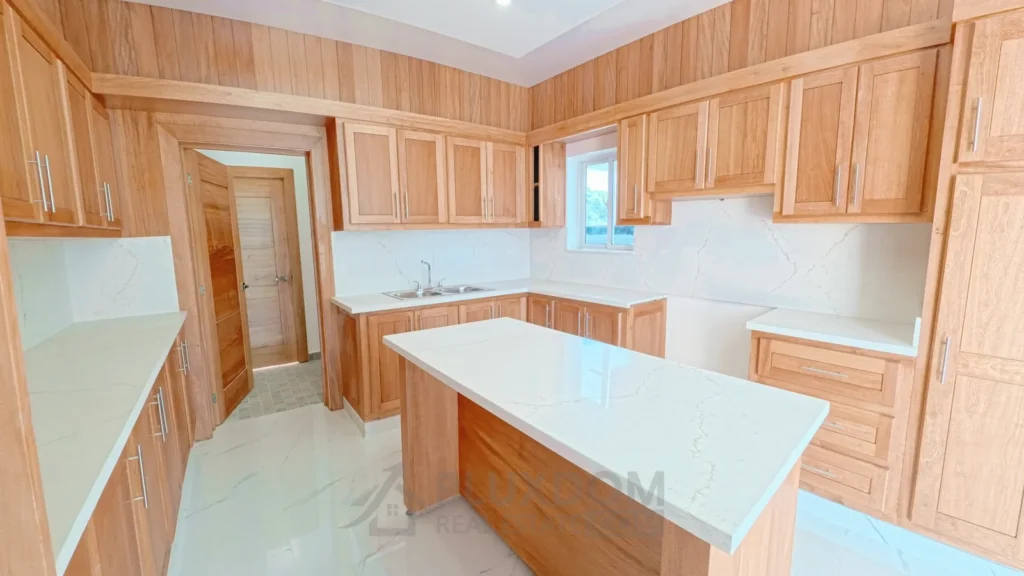 Cocina de una villa en venta en Puerto Plata, República Dominicana.