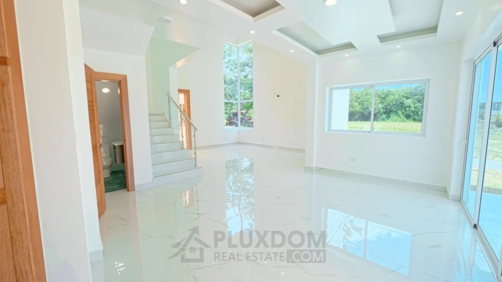 Comedor de una villa en venta en Puerto Plata, República Dominicana.
