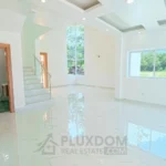 Comedor de una villa en venta en Puerto Plata, República Dominicana.