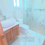 Baño principal de una villa en venta en Puerto Plata, República Dominicana.