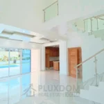 Sala de estar de una villa en venta en Puerto Plata, República Dominicana.