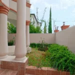 Jardín de una villa en venta en Puerto Plata, República Dominicana.